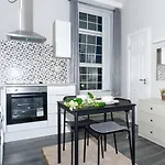 Luxury City Centre Apartment With Netflix & Workspace