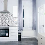 Luxury City Centre Apartment With Netflix & Workspace