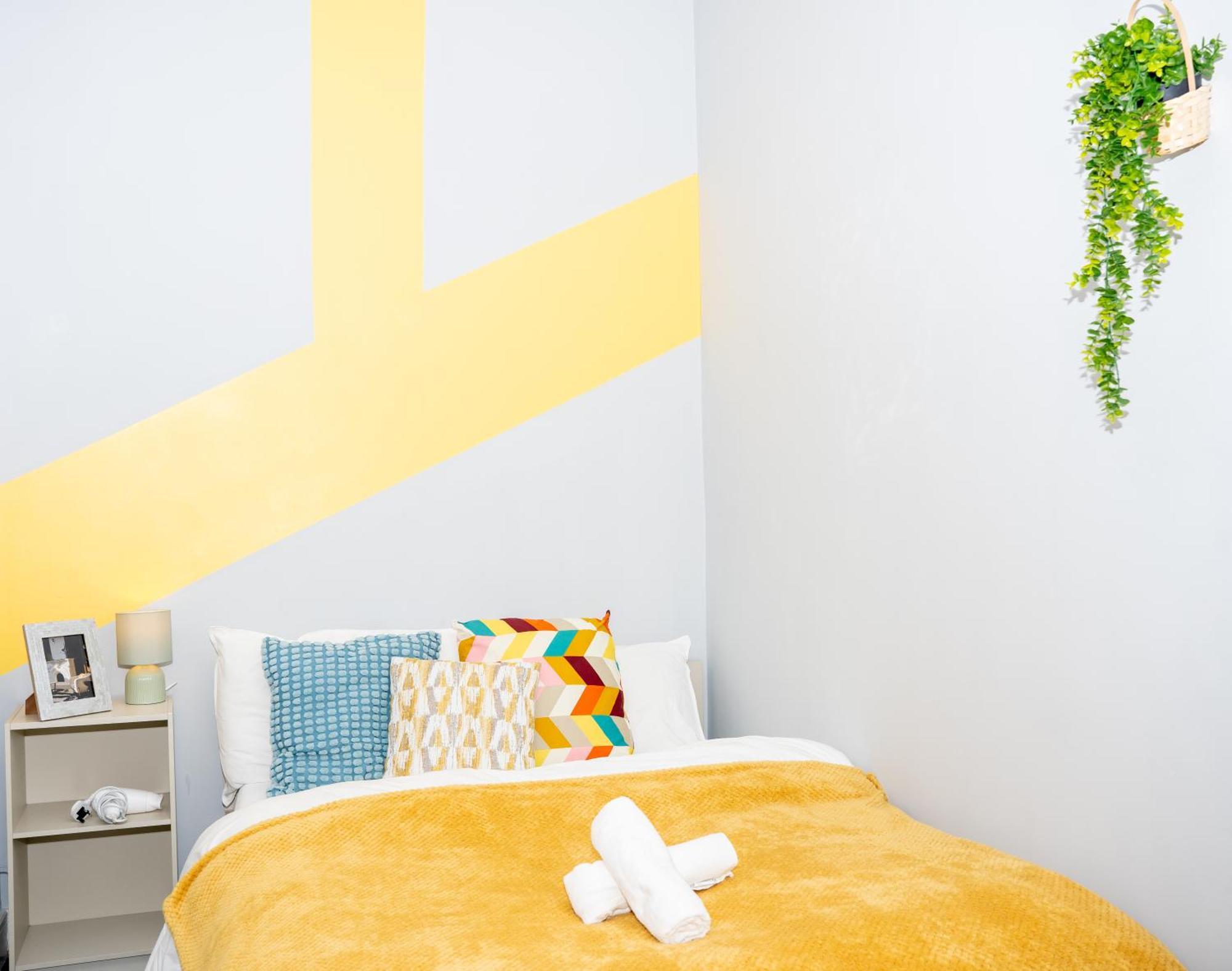 Luxury City Centre Apartment With Netflix & Workspace